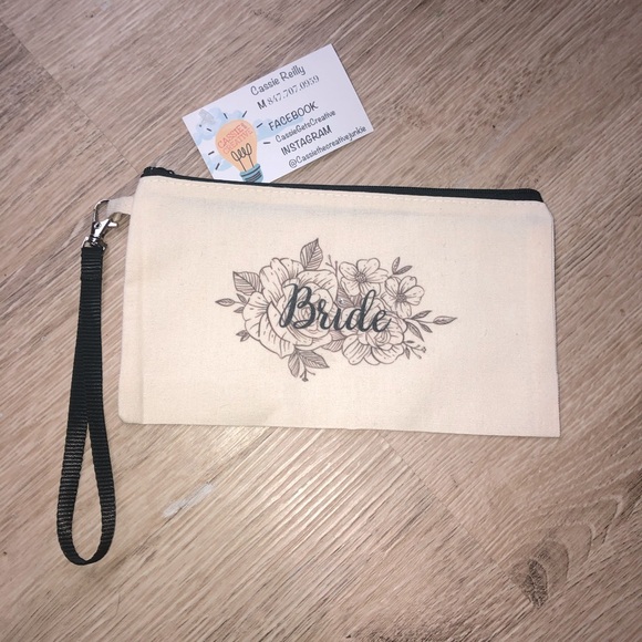 Custom designed wristlet/clutch - Picture 6 of 9